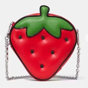 Hello Kitty And Friends X Kate Spade New York 3D Strawberry
Mini Crossbody Bag